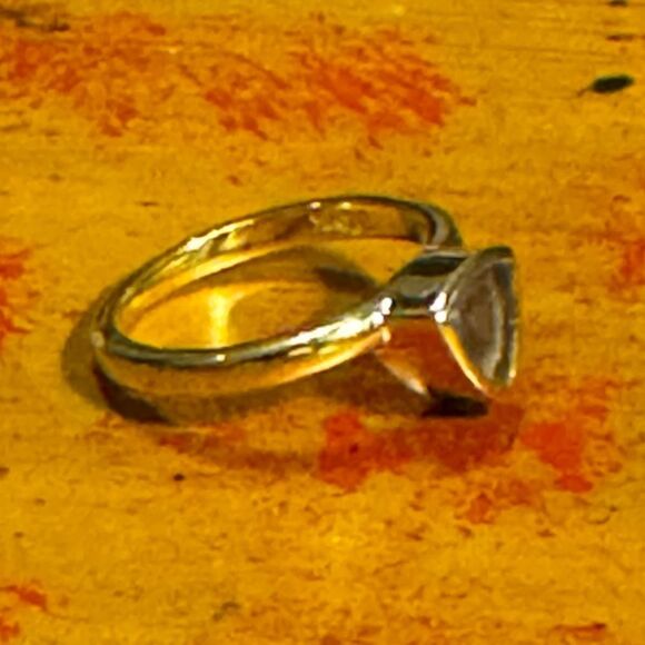 Elegant Sterling Silver Gold plated Ring with light purple Stone - Picture 6 of 7